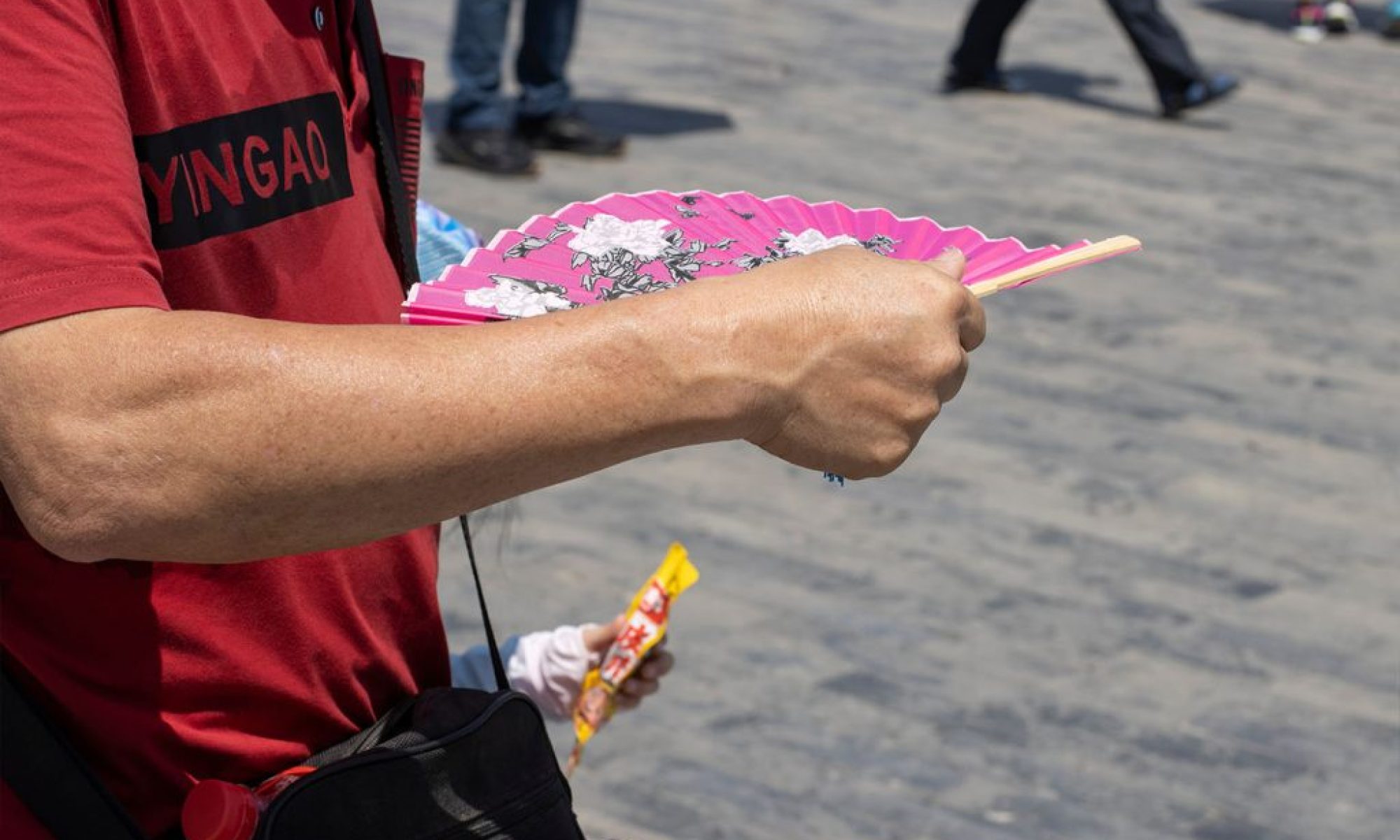 Guangdong sizzles as heat wave temperatures soar to 37°C