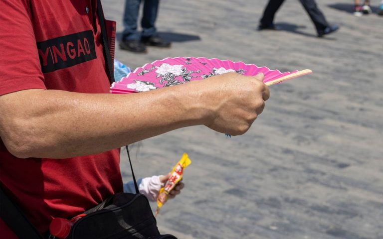 Guangdong sizzles as heat wave temperatures soar to 37°C