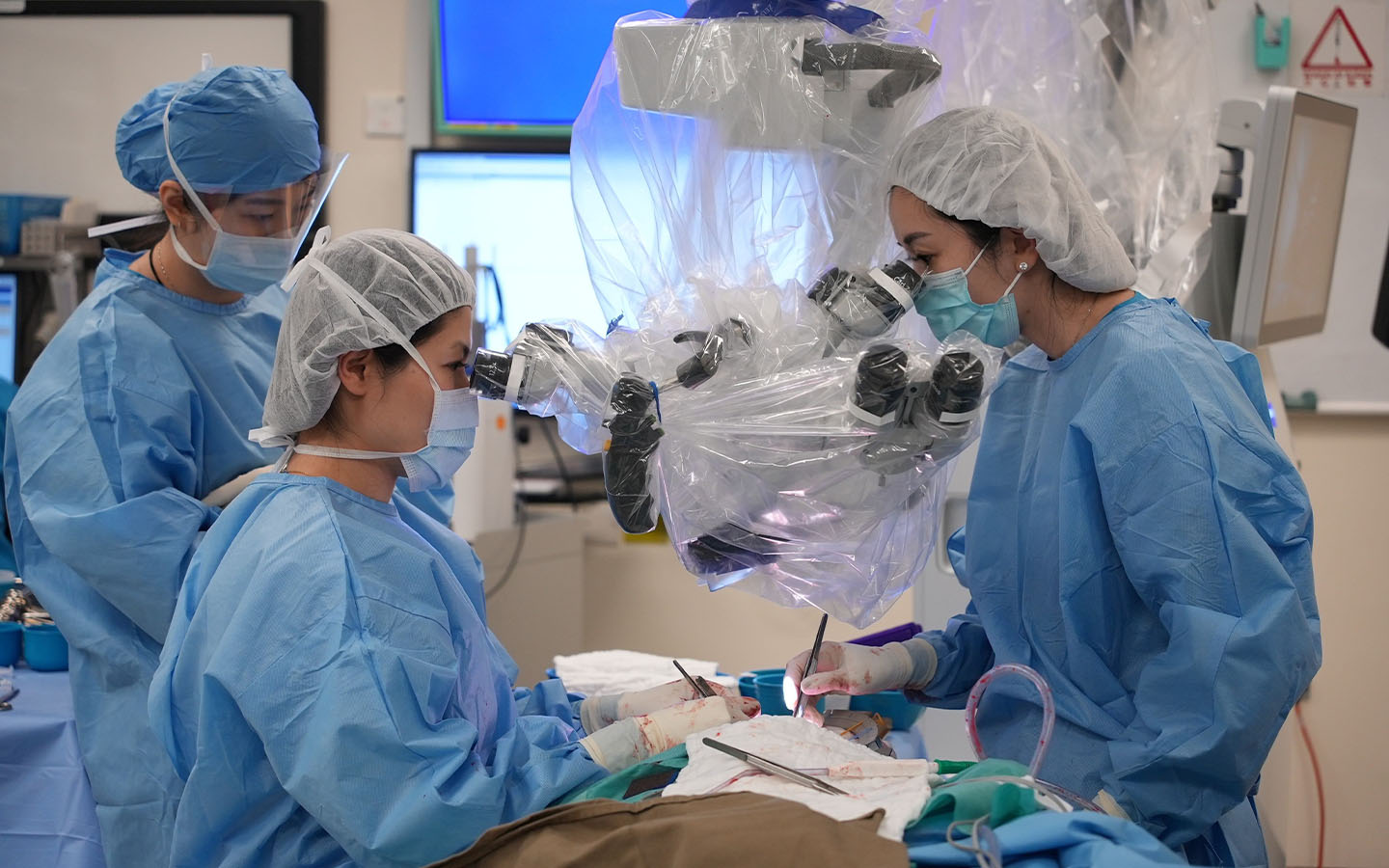 HKU surgeons robot-assisted liver transplant