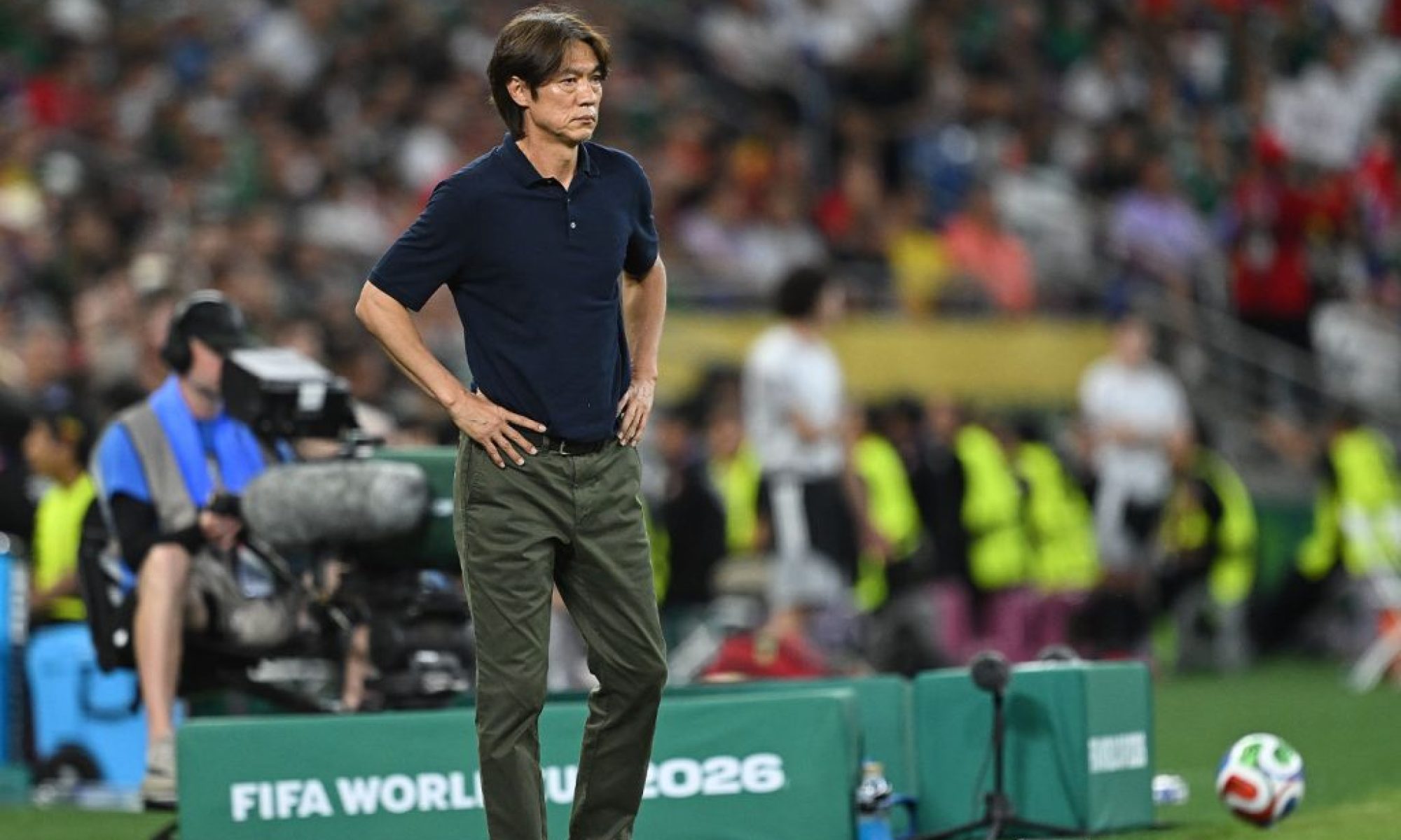 South Korea president calls coach ‘incompetent’ as Hong Myung-bo resigns after World Cup exit