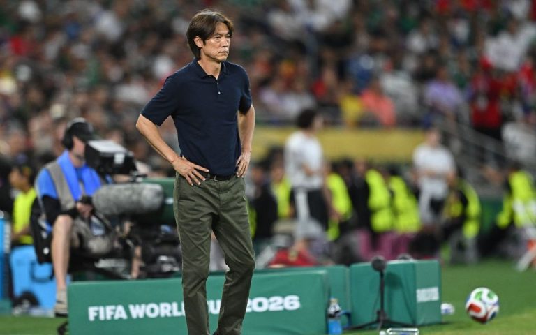 South Korea president calls coach ‘incompetent’ as Hong Myung-bo resigns after World Cup exit