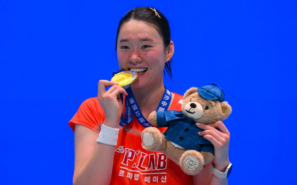 South Korea's Kim Ga-eun celebrates with her gold medal after winning the women's singles title at the Macao Open 2026