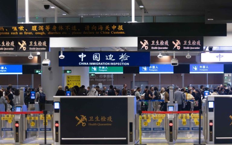 Rules for mainland Chinese settling in Hong Kong and Macao have been updated