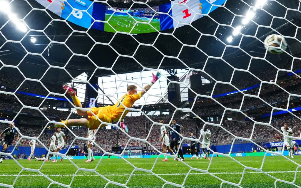 Jordan Pickford is beaten as Enzo Fernández's strike flies in for Argentina's equalizer against England
