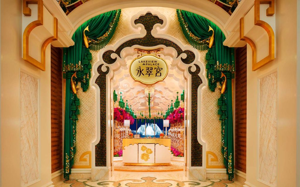 Step into Lakeview Palace, where gold-and-jade interiors and floor-to-ceiling windows frame the Performance Lake – a contemporary Jiangnan dining room with a front-row view of Wynn Palace's nightly water show