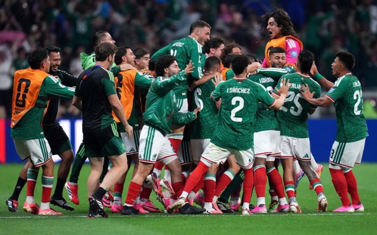 Mexico end 40-year World Cup knockout wait with 2-0 win over Ecuador