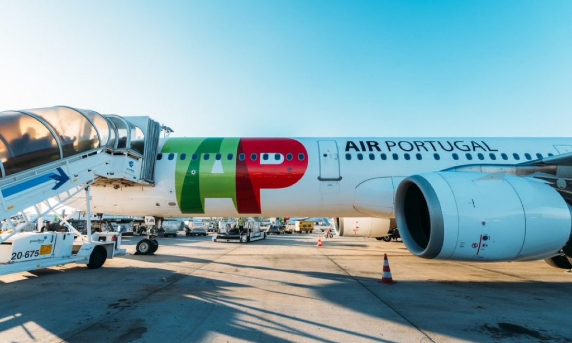 Lufthansa and Air France-KLM submit binding offers for stake in TAP