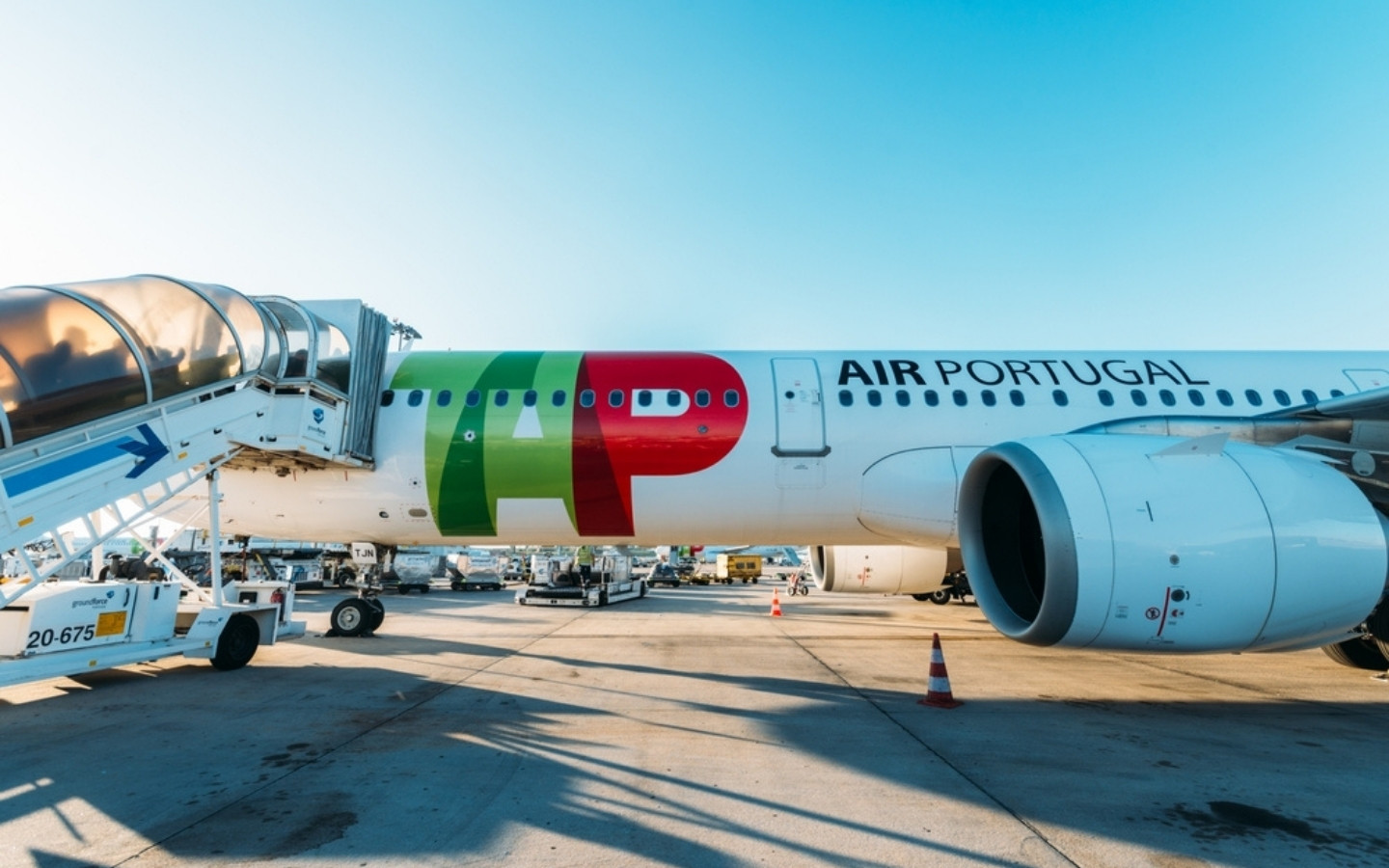 Lufthansa and Air France-KLM submit binding offers for stake in TAP