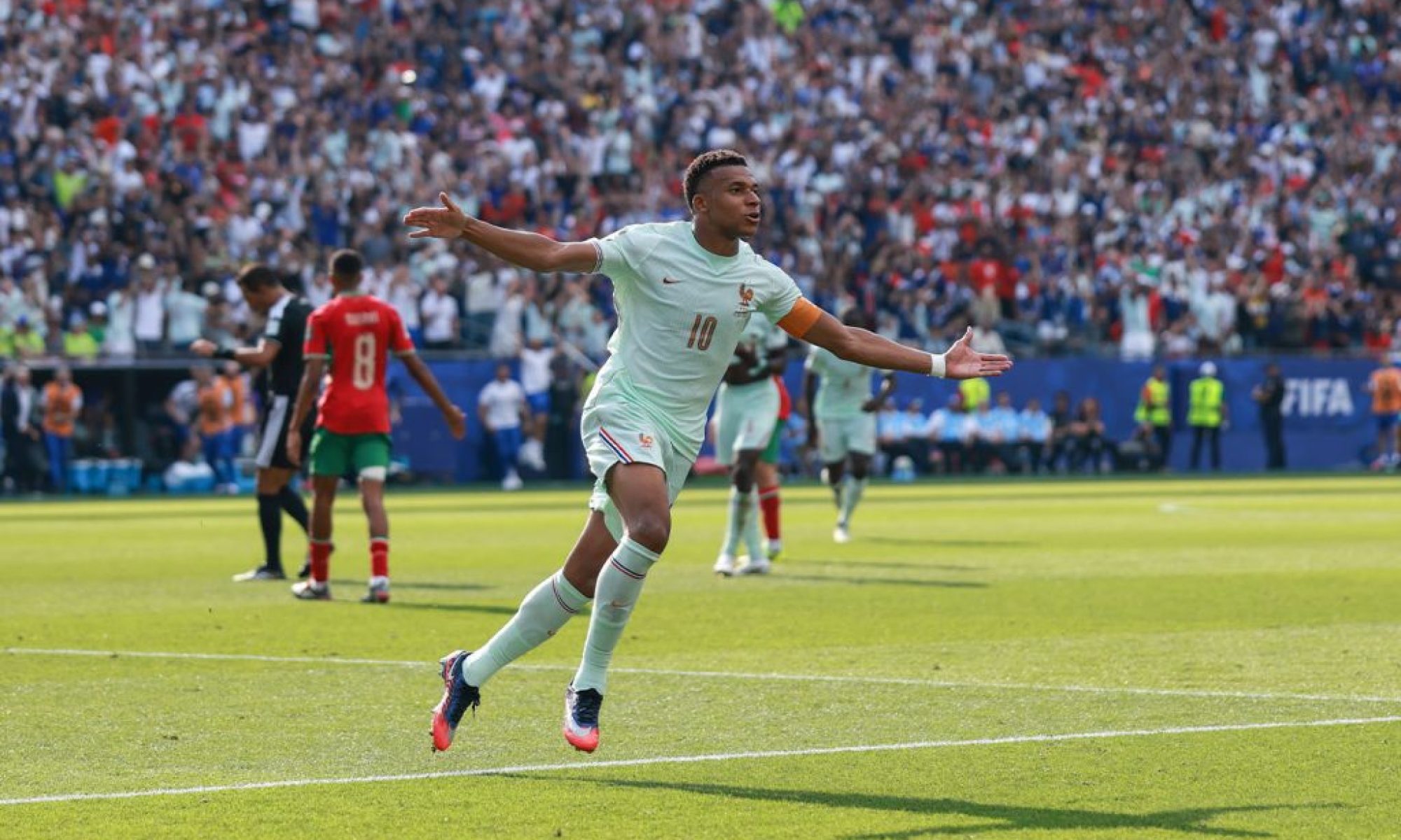 Mbappe and Dembélé send France to the World Cup semifinals