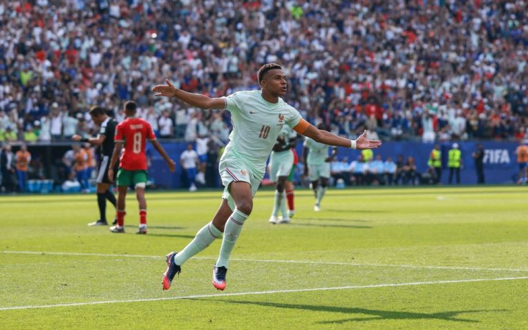 Mbappe and Dembélé send France to the World Cup semifinals