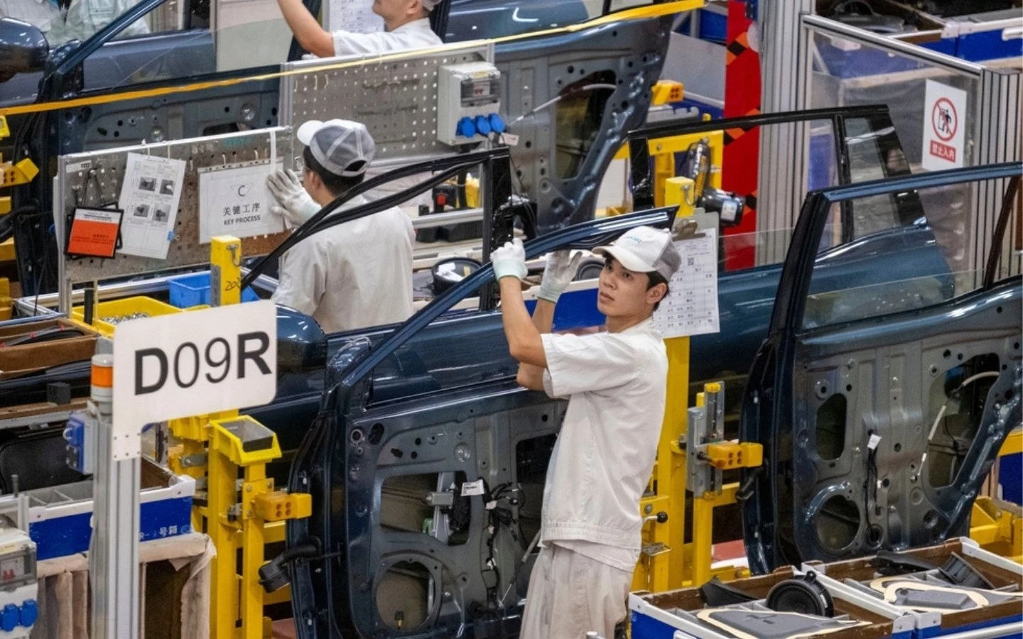 China’s factory activity experiences July contraction