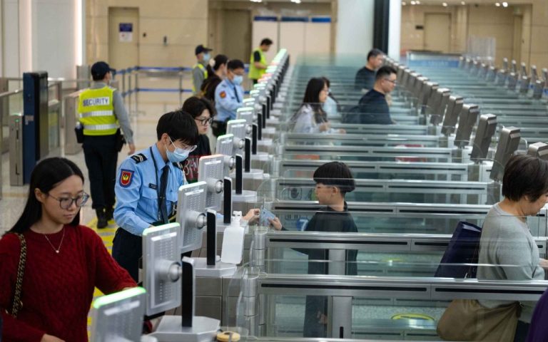 SAR residents can now cross between Macao and Zhuhai with just one document