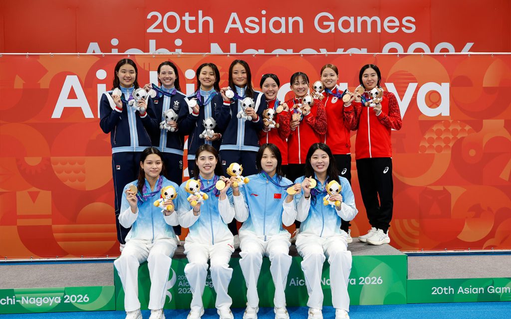 Team China, Hong Kong and Japan pose after the women's 4x100m freestyle relay final