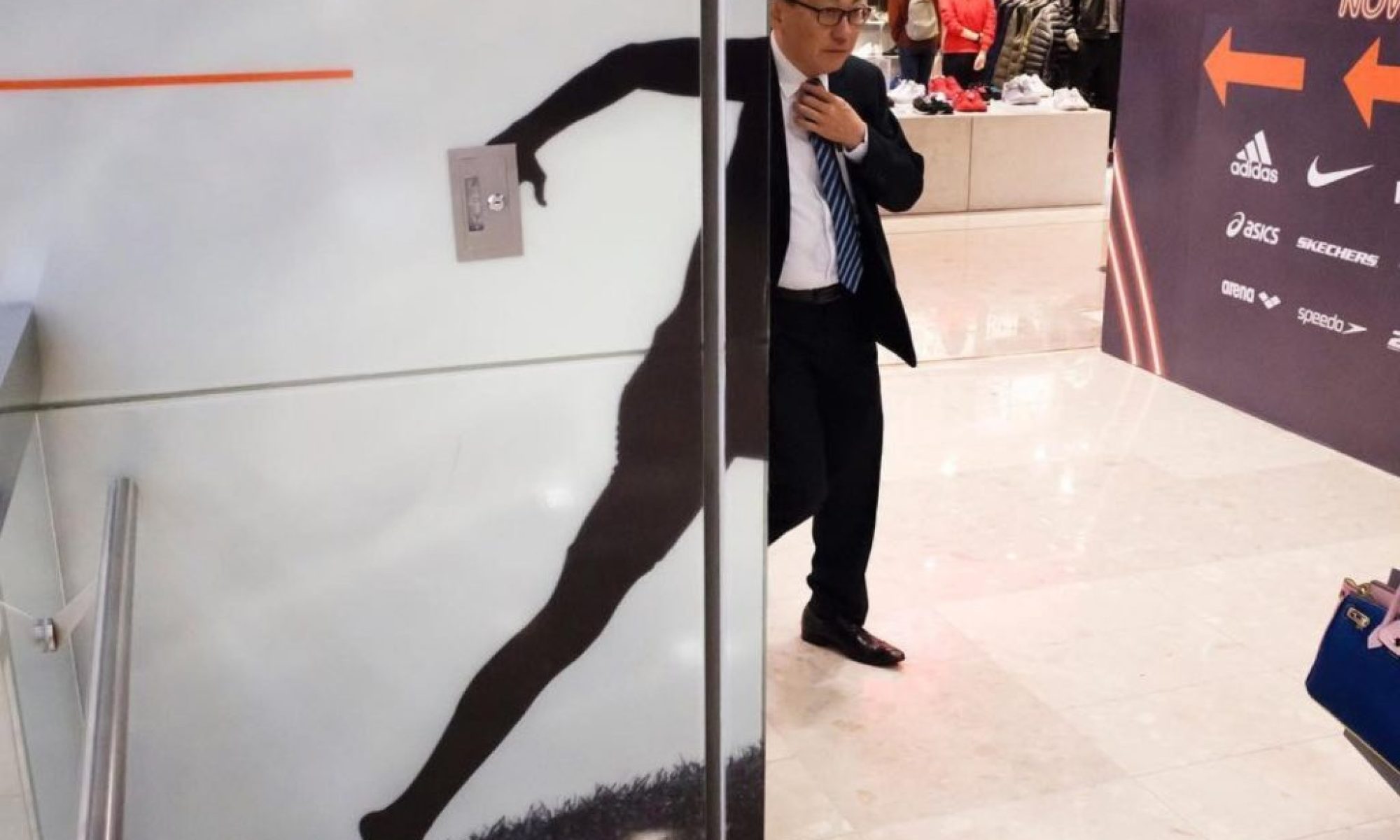 Man In a Hurry: Meet Hong Kong street photographer Edas Wong