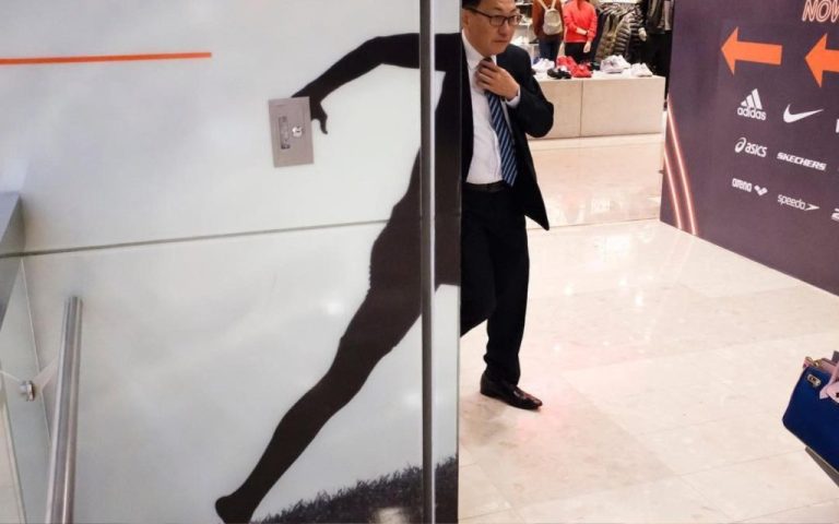 Man In a Hurry: Meet Hong Kong street photographer Edas Wong