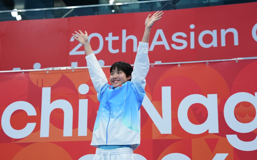 Asian Games update: Yu Zidi celebrates at the awarding ceremony after winning the women's 200m individual medley final