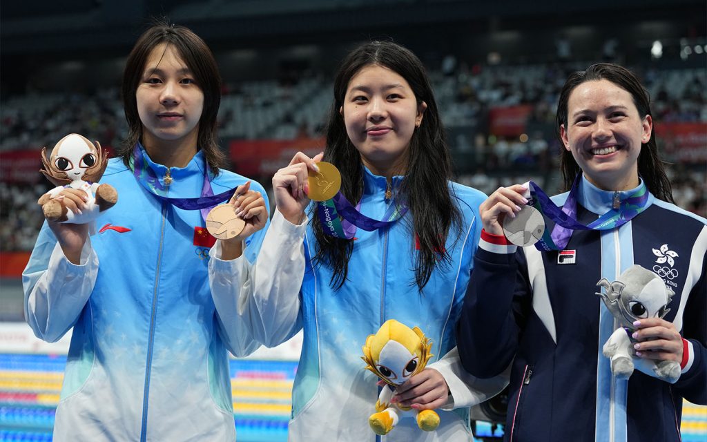Gold medallist Wu Qingfeng, silver medallist Siobhan Haughey and bronze medallist Cheng Yujie pose after the women's 50m freestyle final in Tokyo
